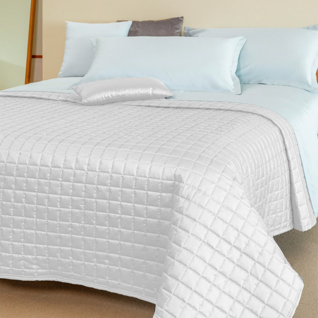 Neith Jewel Satin-Doppelsteppdecke