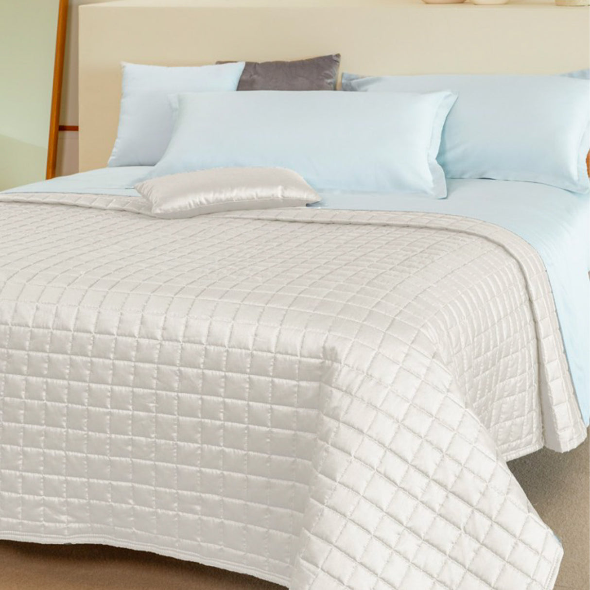 Neith Jewel Satin-Doppelsteppdecke