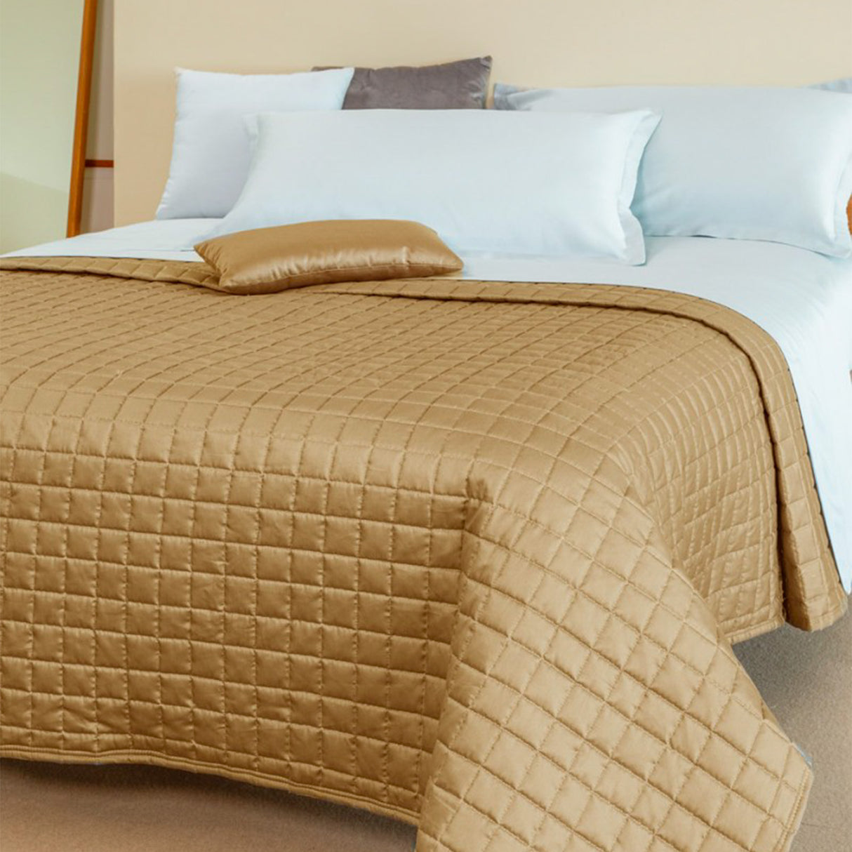 Neith Jewel Satin-Doppelsteppdecke