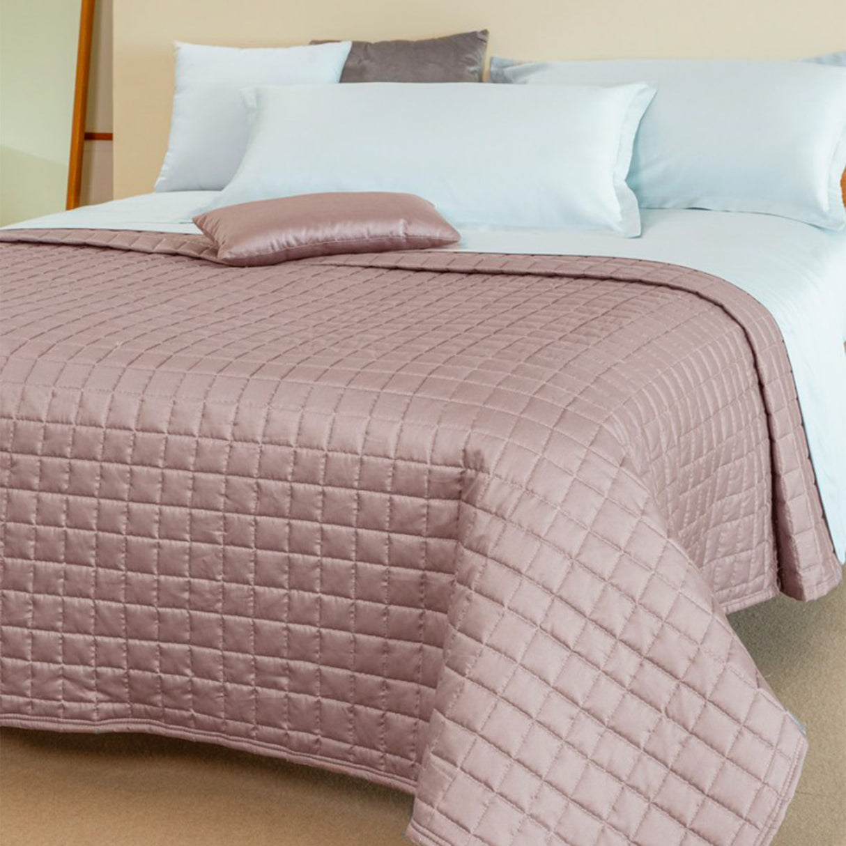 Neith Jewel Satin-Doppelsteppdecke