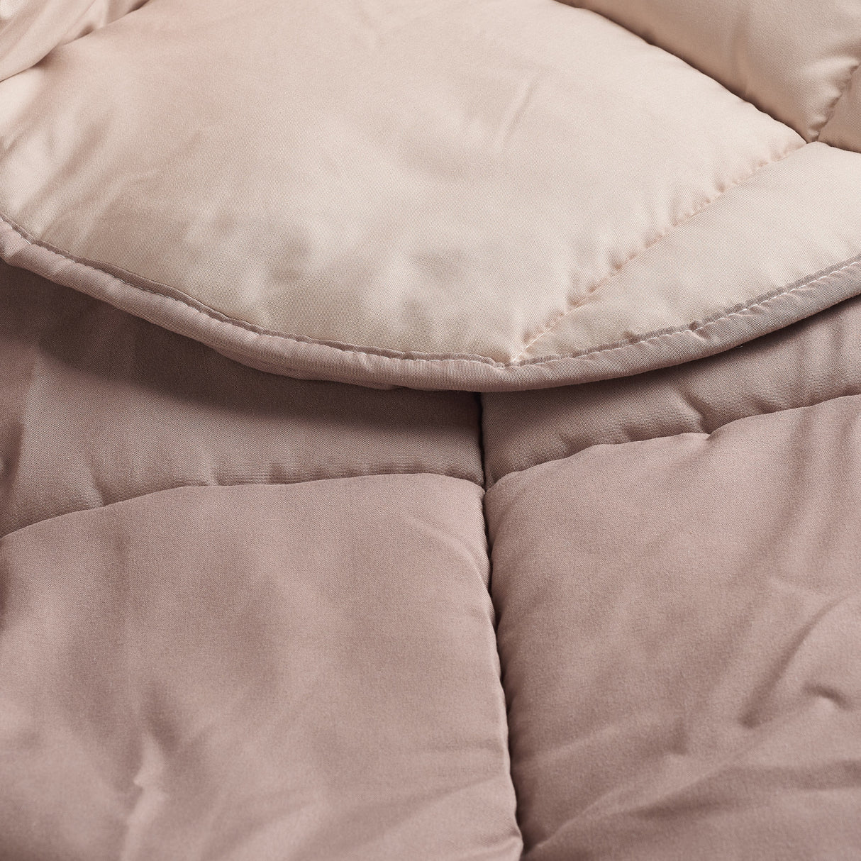 Teknotime Maè Non-Iron Quilt by Via Roma, 60 In Colors