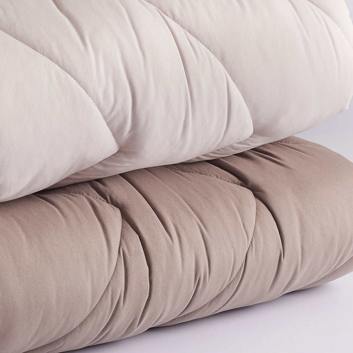 Teknotime Maè Non-Iron Quilt by Via Roma, 60 In Colors