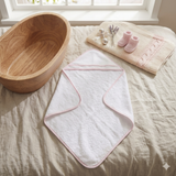 Accappatoio a triangolo per neonato colore rosa aperto in spugna di cotone
