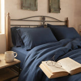 Dettaglio tessuto puro cotone 100% made in italy colore blu