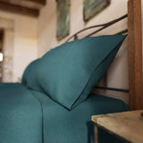 Dettaglio tessuto puro cotone 100% made in italy colore ottanio