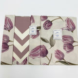 Confezione del servizio da tavola Tulipa Botticelli Home in cotone 100% colore rosa antico, ideale come idea regalo.