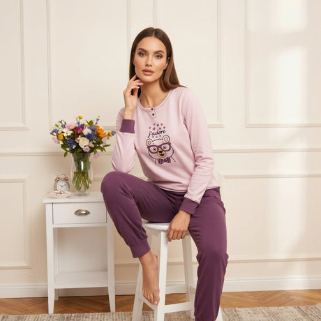 Pigiama donna Karelpiù 1076 in caldo cotone, vista frontale del set completo in confezione originale, colori rosa e azzurro disponibili.