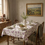 Tovaglia floreale Tulipa Botticelli Home in colore rosa antico con tulipani sfumati, per un'atmosfera elegante in sala da pranzo.