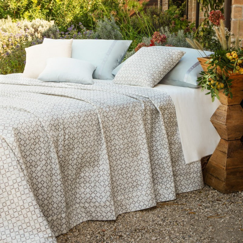 Neith Beatriz Doppelbett-Tagesdecke 270 x 270 cm – Ruocco Store