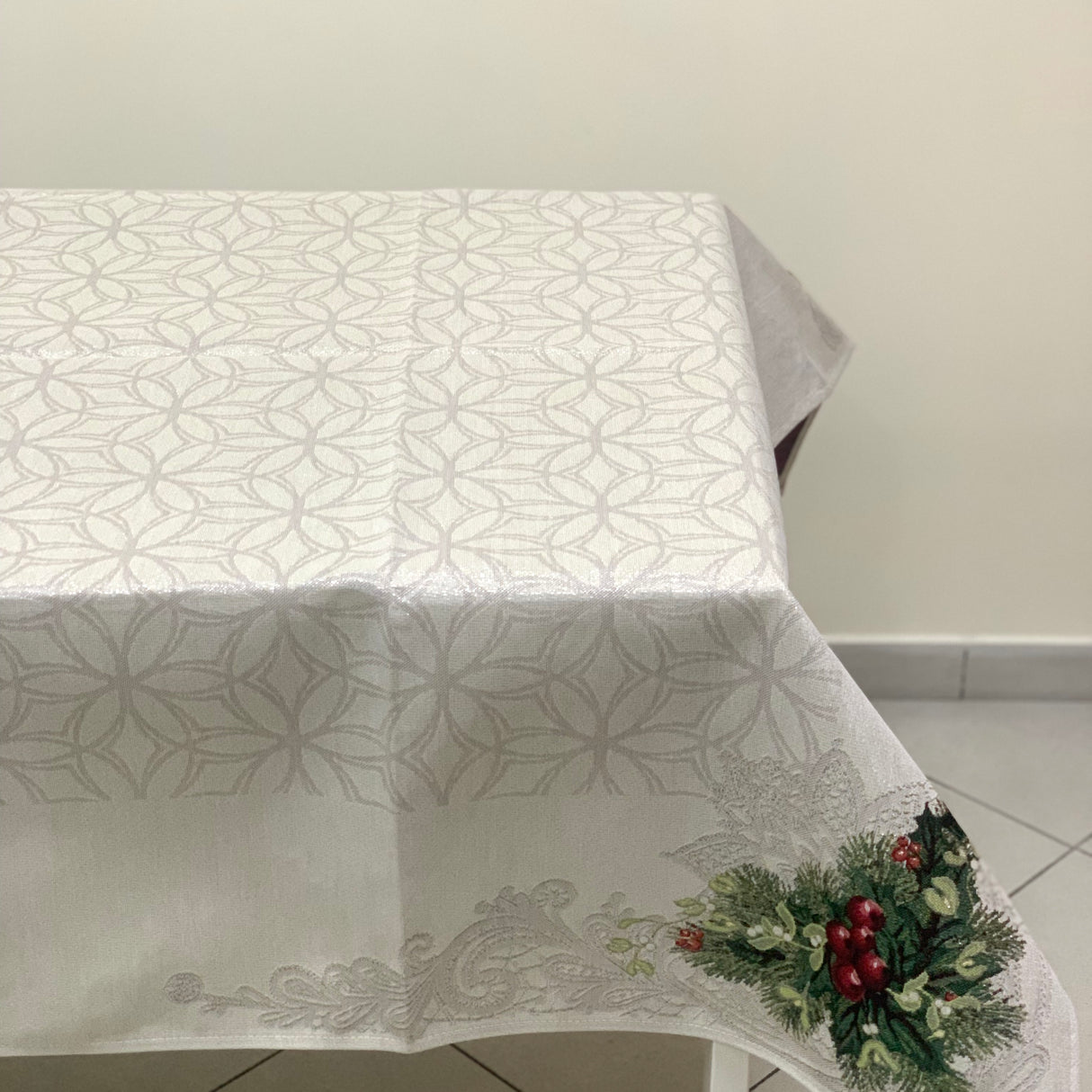 Emily Home Simply Christmas Gobelin Table Cover Various Sizes